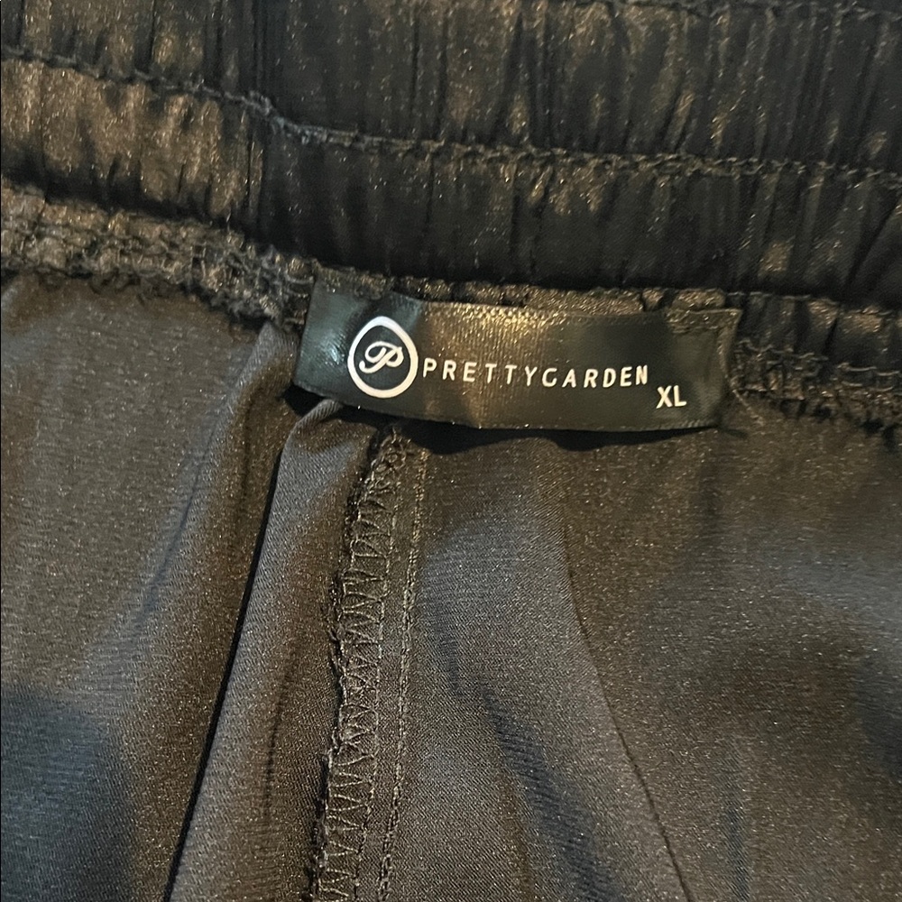 Women's Black Cargo Pants - Picture 3 of 5